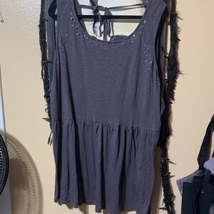 #567 size 6 Torrid NWOT Sleeveless tunic Tank Top w/ embroidered eyelet details